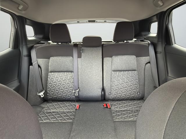 Nissan Kicks Vehicle Full-screen Gallery Image 34