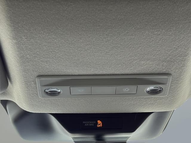 Nissan Kicks Vehicle Full-screen Gallery Image 36