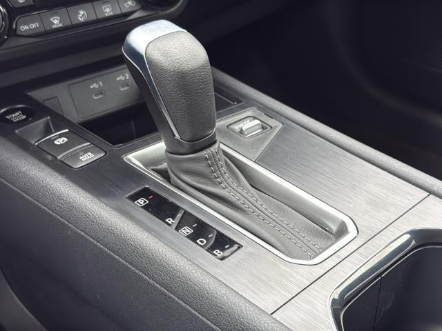 Nissan Kicks Vehicle Full-screen Gallery Image 37