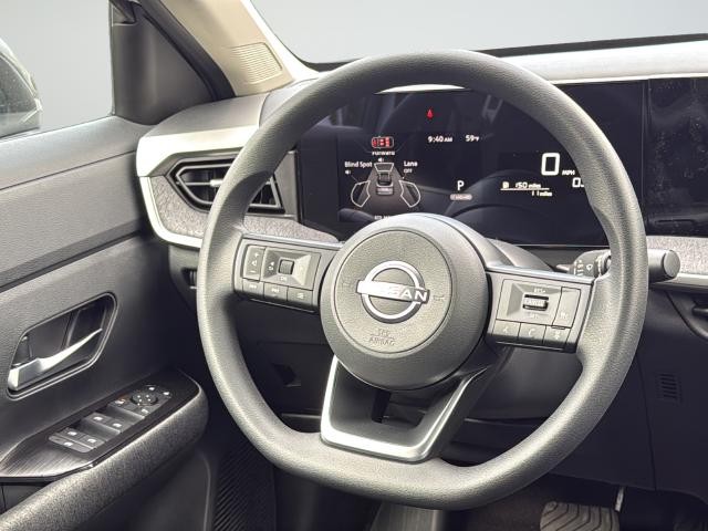 Nissan Kicks Vehicle Full-screen Gallery Image 38