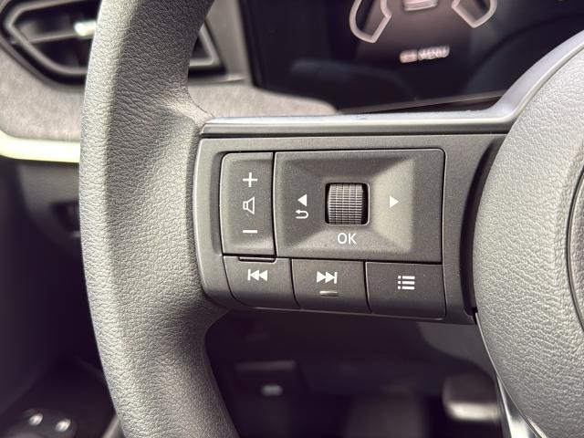 Nissan Kicks Vehicle Full-screen Gallery Image 39