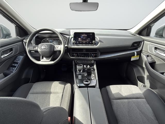 Nissan Rogue Vehicle Full-screen Gallery Image 9