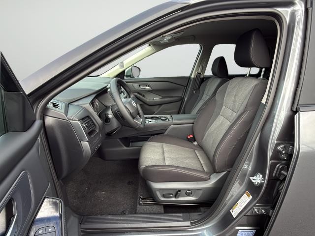 Nissan Rogue Vehicle Full-screen Gallery Image 10