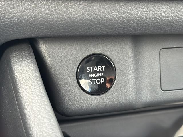 Nissan Rogue Vehicle Full-screen Gallery Image 13