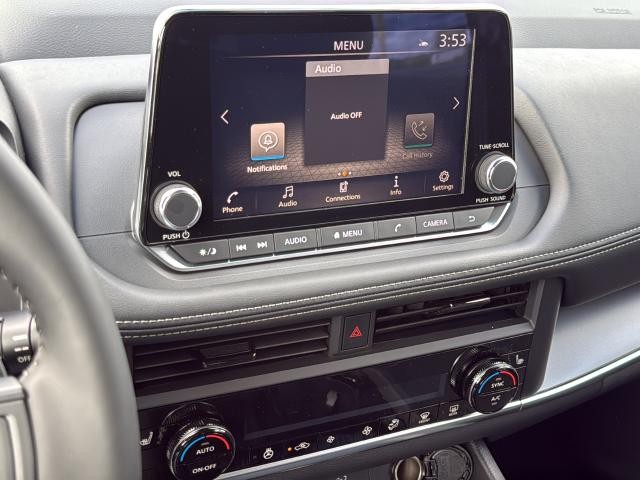 Nissan Rogue Vehicle Full-screen Gallery Image 14
