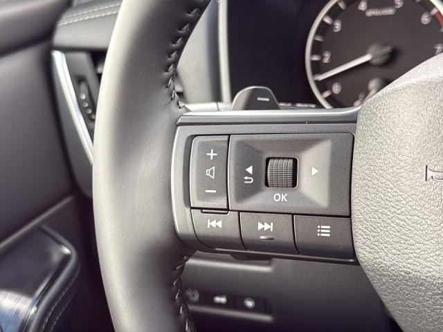 Nissan Rogue Vehicle Full-screen Gallery Image 16