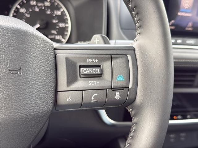 Nissan Rogue Vehicle Full-screen Gallery Image 17