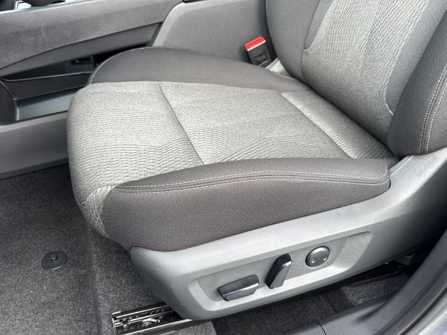 Nissan Rogue Vehicle Full-screen Gallery Image 18