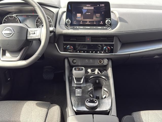 Nissan Rogue Vehicle Full-screen Gallery Image 20