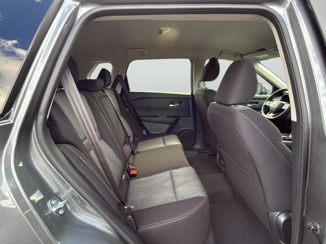 Nissan Rogue Vehicle Full-screen Gallery Image 25