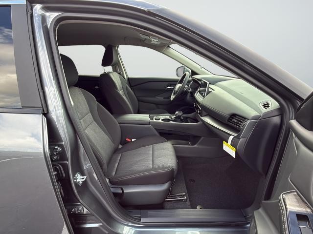 Nissan Rogue Vehicle Full-screen Gallery Image 26