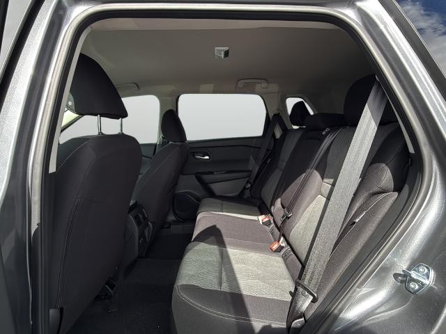 Nissan Rogue Vehicle Full-screen Gallery Image 27