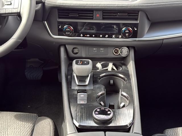 Nissan Rogue Vehicle Full-screen Gallery Image 29