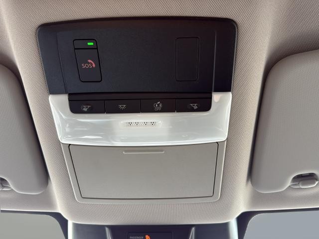 Nissan Rogue Vehicle Full-screen Gallery Image 36