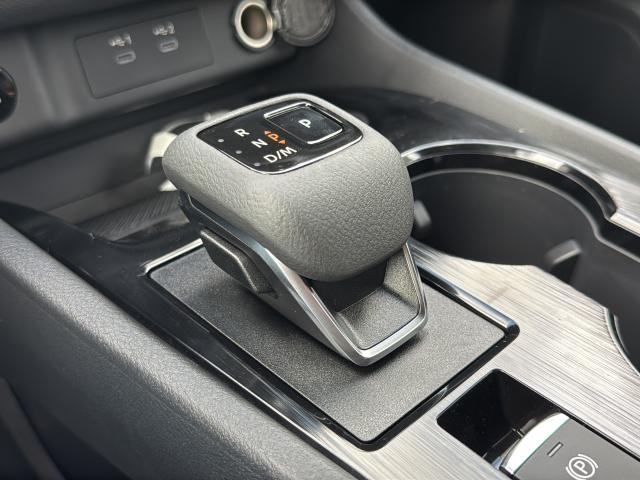 Nissan Rogue Vehicle Full-screen Gallery Image 37