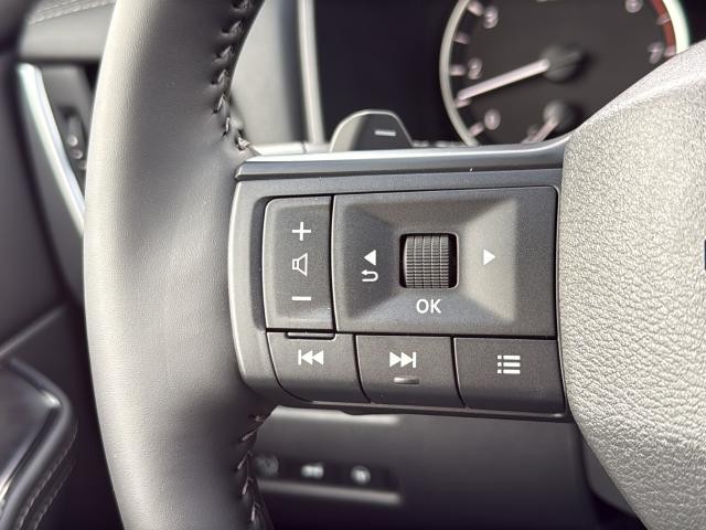 Nissan Rogue Vehicle Full-screen Gallery Image 39
