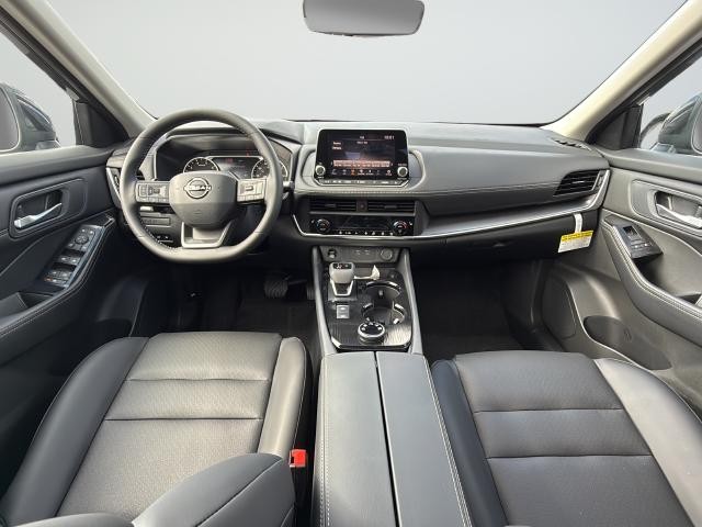 Nissan Rogue Vehicle Full-screen Gallery Image 9