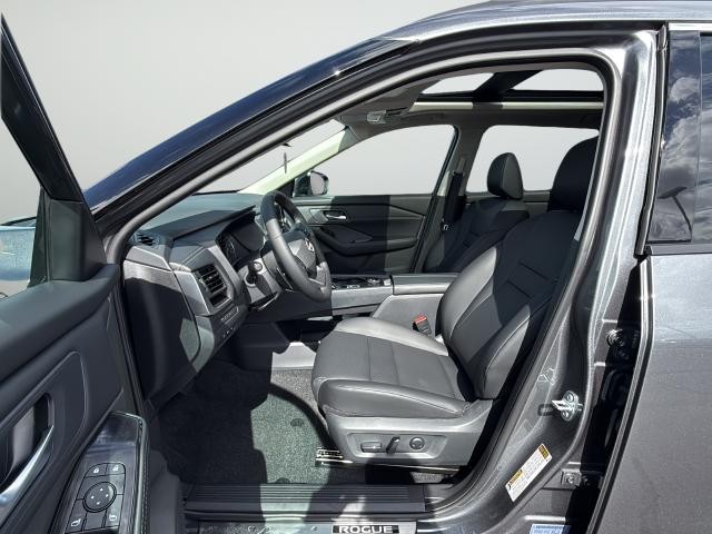 Nissan Rogue Vehicle Full-screen Gallery Image 10