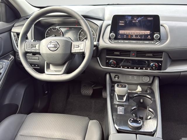 Nissan Rogue Vehicle Full-screen Gallery Image 11