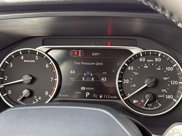 Nissan Rogue Vehicle Full-screen Gallery Image 12