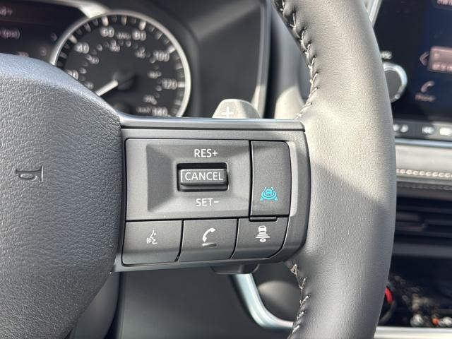 Nissan Rogue Vehicle Full-screen Gallery Image 17