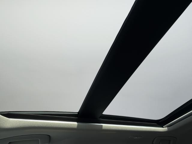 Nissan Rogue Vehicle Full-screen Gallery Image 19