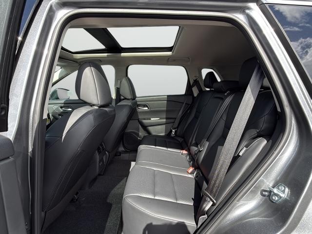 Nissan Rogue Vehicle Full-screen Gallery Image 27