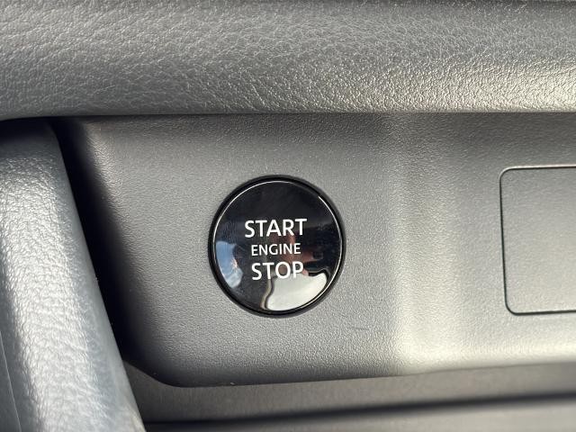 Nissan Rogue Vehicle Full-screen Gallery Image 33