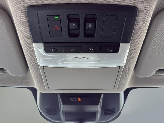 Nissan Rogue Vehicle Full-screen Gallery Image 36