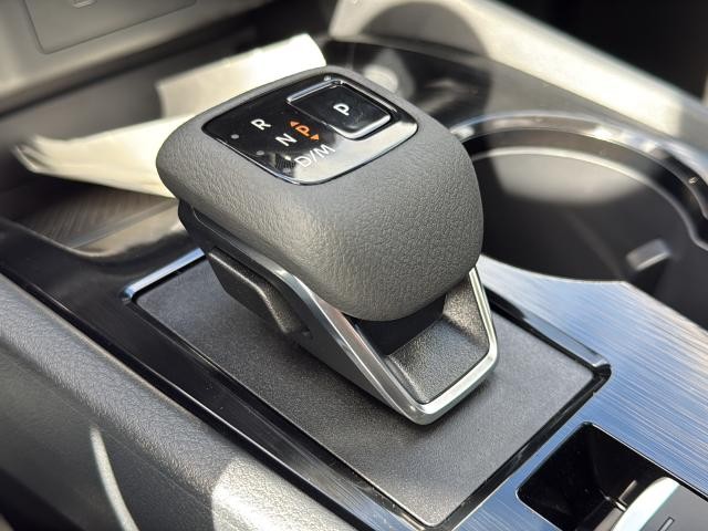 Nissan Rogue Vehicle Full-screen Gallery Image 37