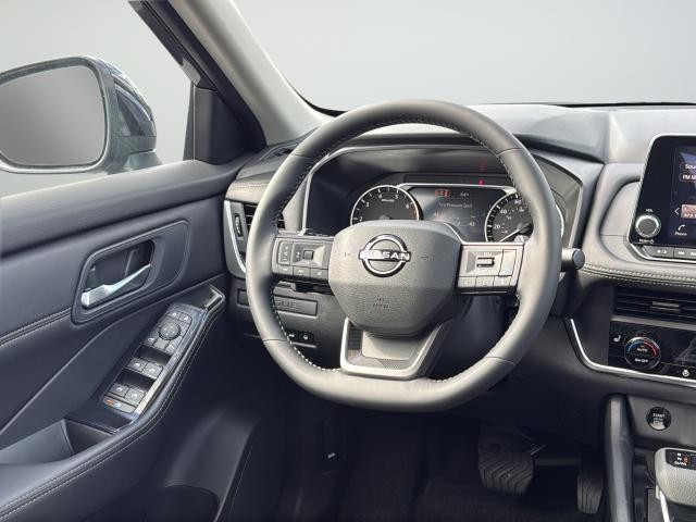 Nissan Rogue Vehicle Full-screen Gallery Image 38