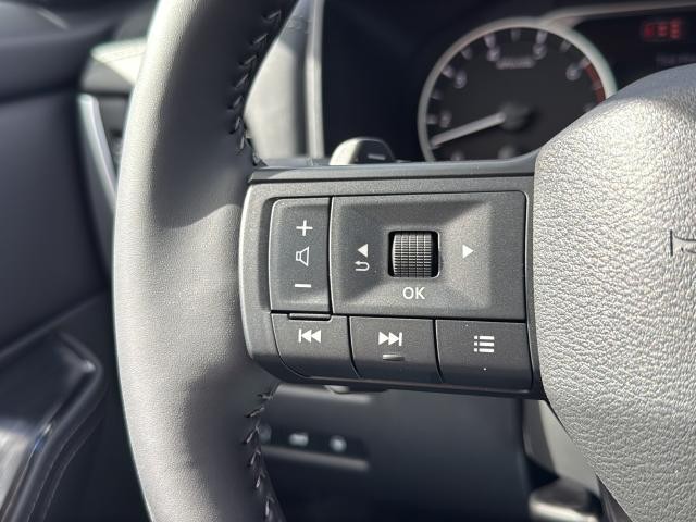 Nissan Rogue Vehicle Full-screen Gallery Image 39