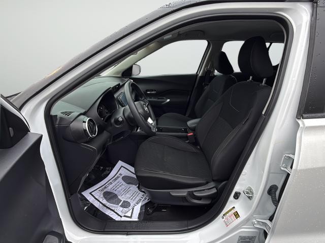 Nissan Kicks Vehicle Full-screen Gallery Image 10