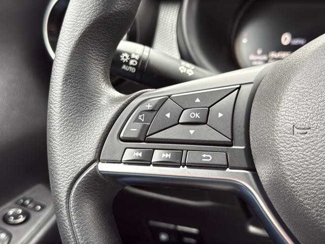 Nissan Kicks Vehicle Full-screen Gallery Image 16
