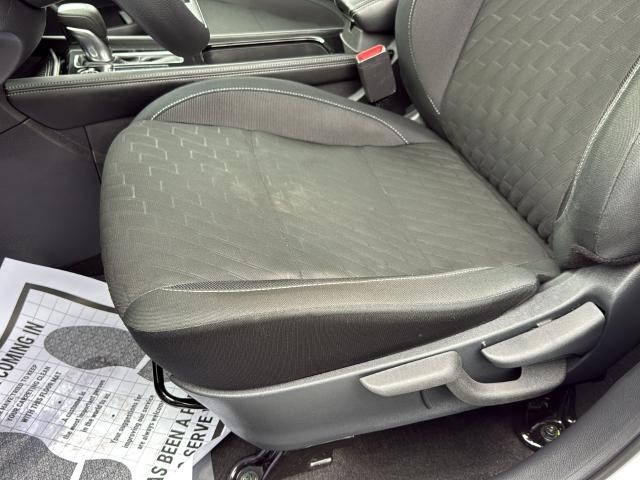Nissan Kicks Vehicle Full-screen Gallery Image 18
