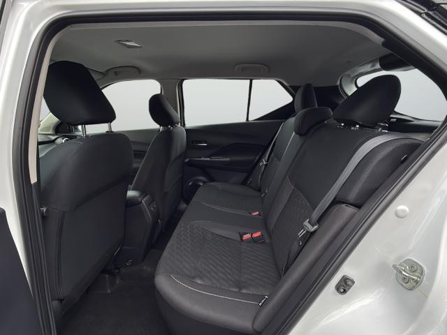 Nissan Kicks Vehicle Full-screen Gallery Image 27