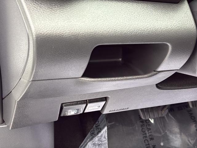 Nissan Kicks Vehicle Full-screen Gallery Image 28