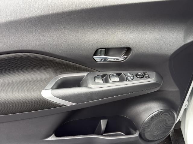 Nissan Kicks Vehicle Full-screen Gallery Image 30