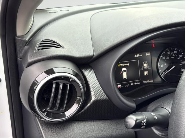 Nissan Kicks Vehicle Full-screen Gallery Image 31