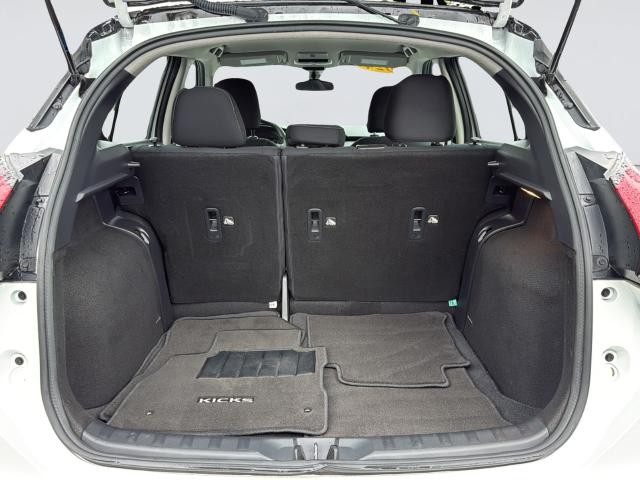 Nissan Kicks Vehicle Full-screen Gallery Image 35