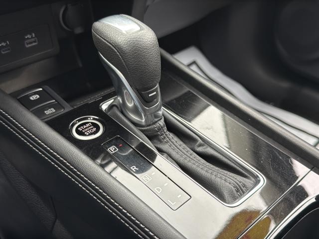Nissan Kicks Vehicle Full-screen Gallery Image 37