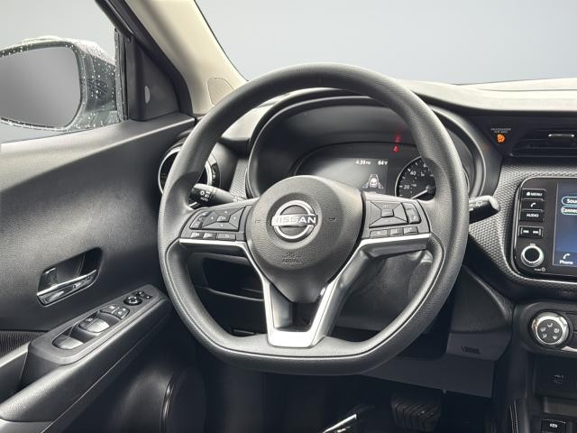 Nissan Kicks Vehicle Full-screen Gallery Image 38