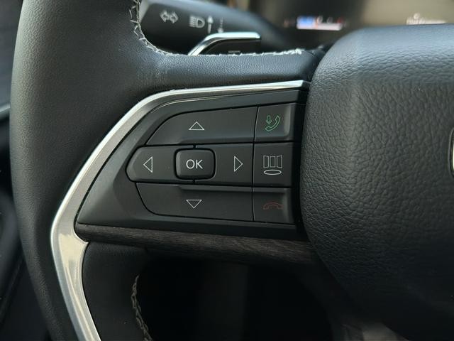 Jeep Grand Cherokee L Vehicle Full-screen Gallery Image 9