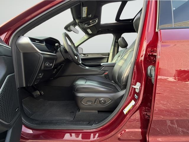 Jeep Grand Cherokee L Vehicle Full-screen Gallery Image 10