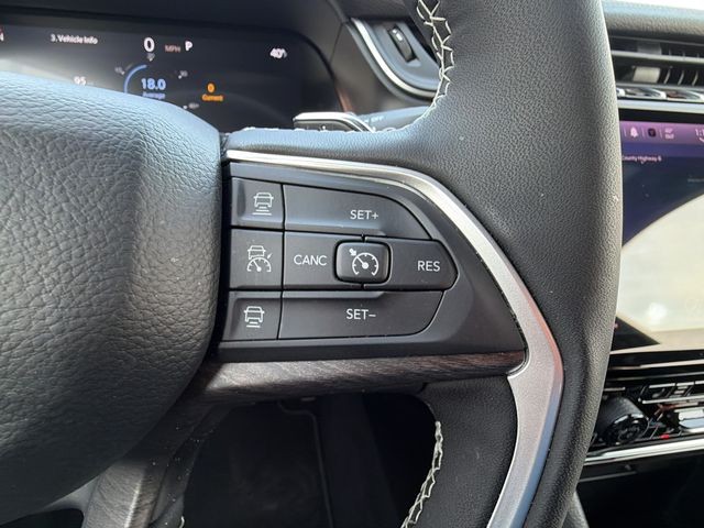 Jeep Grand Cherokee L Vehicle Full-screen Gallery Image 20