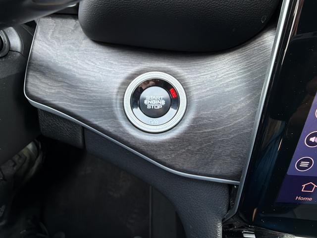 Jeep Grand Cherokee L Vehicle Full-screen Gallery Image 21