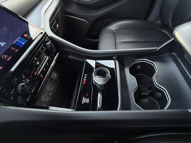 Jeep Grand Cherokee L Vehicle Full-screen Gallery Image 23