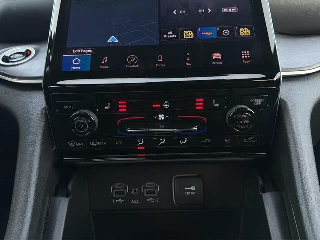 Jeep Grand Cherokee L Vehicle Full-screen Gallery Image 28