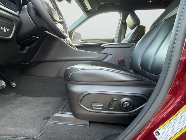 Jeep Grand Cherokee L Vehicle Full-screen Gallery Image 31