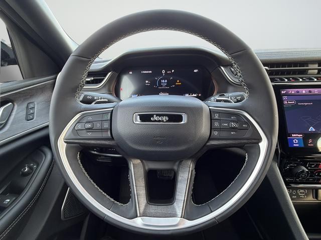 Jeep Grand Cherokee L Vehicle Full-screen Gallery Image 32